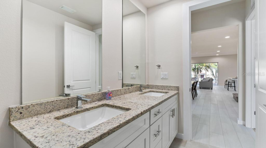KISSIMMEE, Florida 34747, 5 Bedrooms Bedrooms, ,5 BathroomsBathrooms,Residential,For Sale,SUNFLOWER,0,MFRO6423503