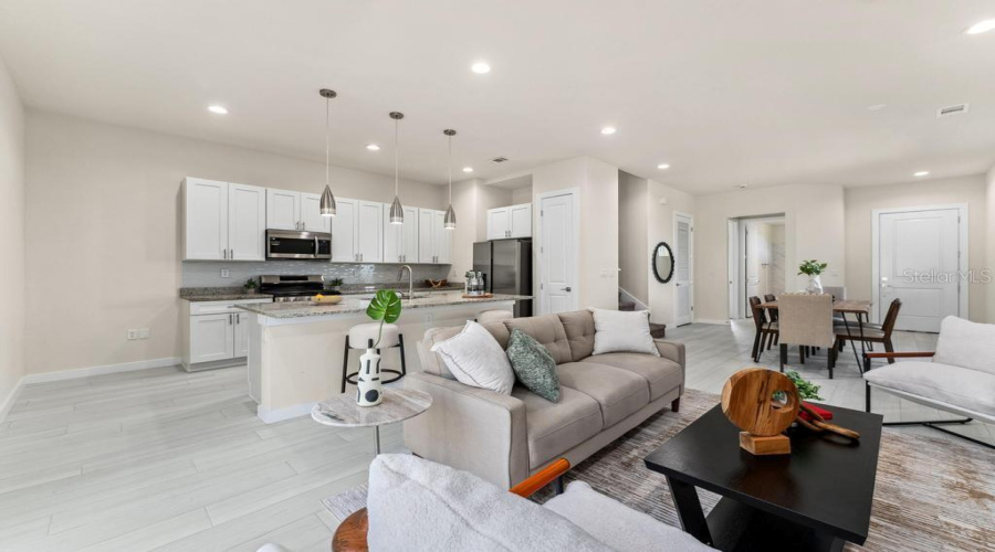 KISSIMMEE, Florida 34747, 5 Bedrooms Bedrooms, ,5 BathroomsBathrooms,Residential,For Sale,SUNFLOWER,0,MFRO6423503