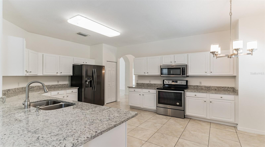 KISSIMMEE, Florida 34746, 5 Bedrooms Bedrooms, ,3 BathroomsBathrooms,Residential,For Sale,HURON,0,MFRTB8378409