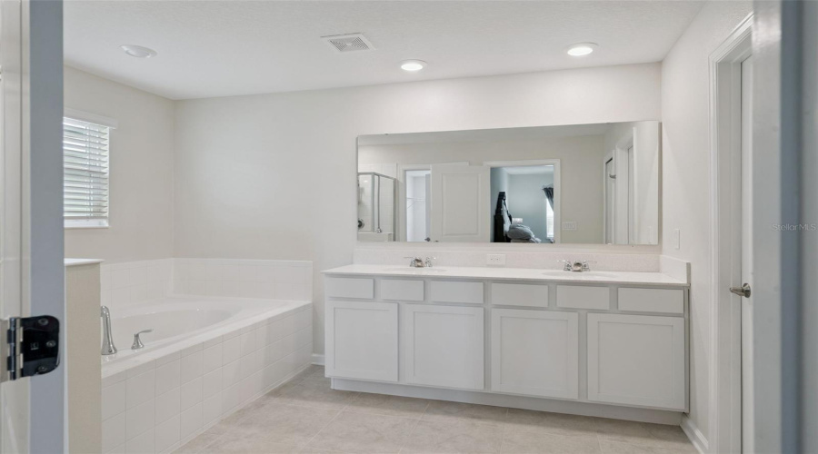 KISSIMMEE, Florida 34746, 4 Bedrooms Bedrooms, ,2 BathroomsBathrooms,Residential,For Sale,SUNNY CREEK,0,MFRO6428636