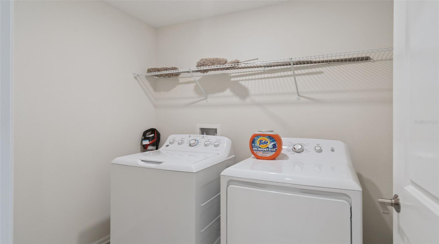 KISSIMMEE, Florida 34746, 4 Bedrooms Bedrooms, ,2 BathroomsBathrooms,Residential,For Sale,SUNNY CREEK,0,MFRO6428636