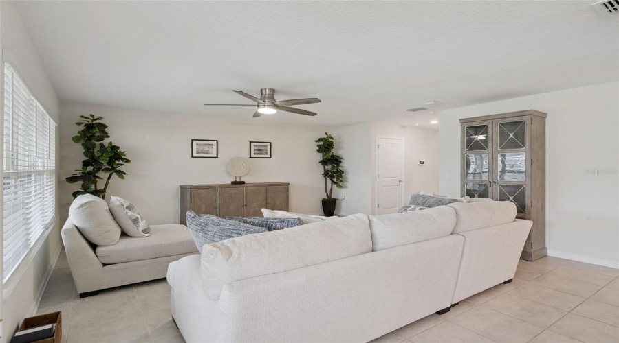 KISSIMMEE, Florida 34746, 4 Bedrooms Bedrooms, ,2 BathroomsBathrooms,Residential,For Sale,SUNNY CREEK,0,MFRO6428636