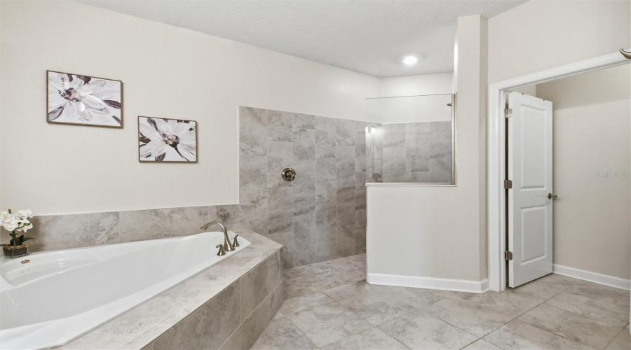 DAVENPORT, Florida 33896, 4 Bedrooms Bedrooms, ,2 BathroomsBathrooms,Residential,For Sale,DOWNSWING PL,0,MFRS5154548