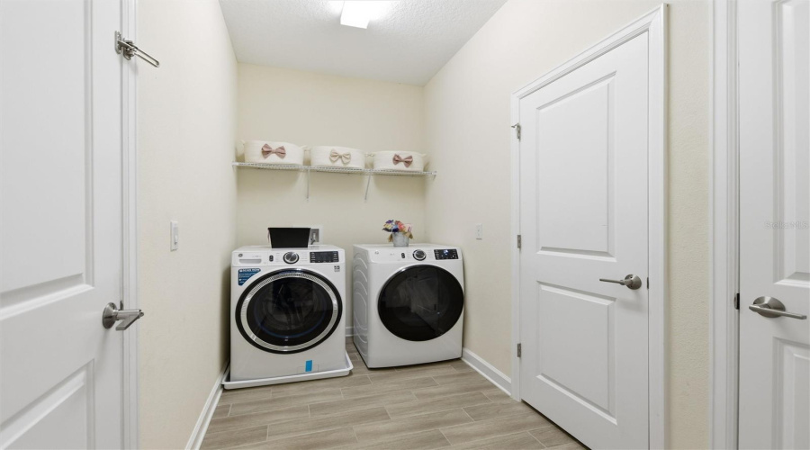 DAVENPORT, Florida 33896, 4 Bedrooms Bedrooms, ,2 BathroomsBathrooms,Residential,For Sale,DOWNSWING PL,0,MFRS5154548