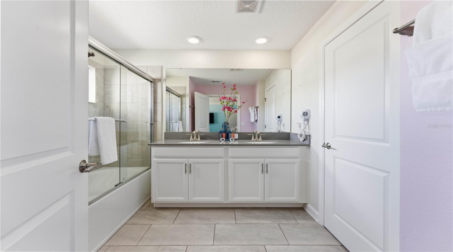 DAVENPORT, Florida 33896, 4 Bedrooms Bedrooms, ,3 BathroomsBathrooms,Residential,For Sale,CHALLENGE,0,MFRO6428864