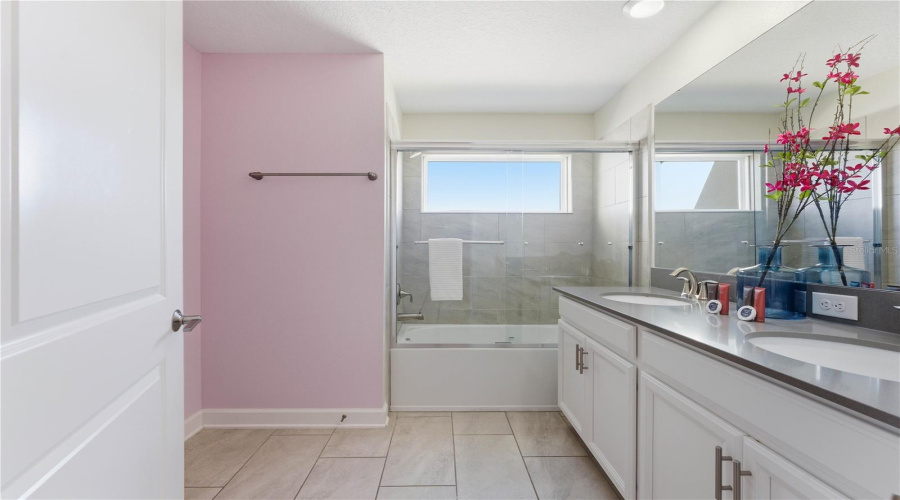 DAVENPORT, Florida 33896, 4 Bedrooms Bedrooms, ,3 BathroomsBathrooms,Residential,For Sale,CHALLENGE,0,MFRO6428864
