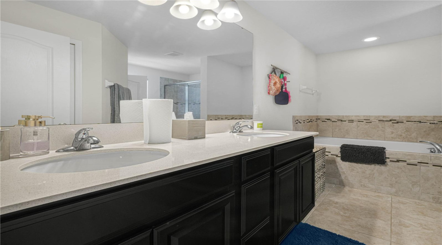 DAVENPORT, Florida 33837, 5 Bedrooms Bedrooms, ,3 BathroomsBathrooms,Residential,For Sale,WHIRLAWAY,0,MFRTB8530509