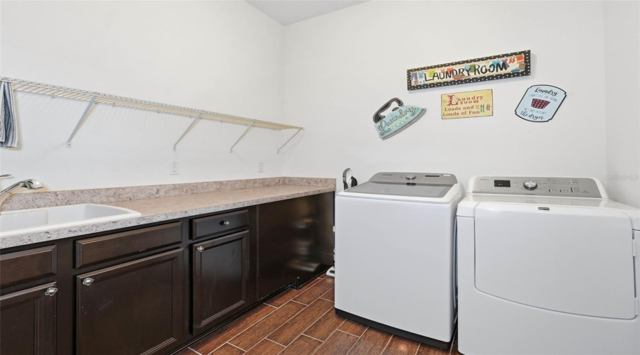 ORLANDO, Florida 32836, 4 Bedrooms Bedrooms, ,4 BathroomsBathrooms,Residential,For Sale,CHILTON,0,MFRO6428894