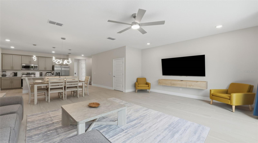 KISSIMMEE, Florida 34747, 3 Bedrooms Bedrooms, ,2 BathroomsBathrooms,Residential,For Sale,ROYAL VIEW,0,MFRO6428148
