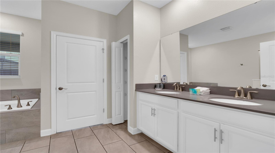 KISSIMMEE, Florida 34746, 9 Bedrooms Bedrooms, ,5 BathroomsBathrooms,Residential,For Sale,NARRATIVE,0,MFRO6314103