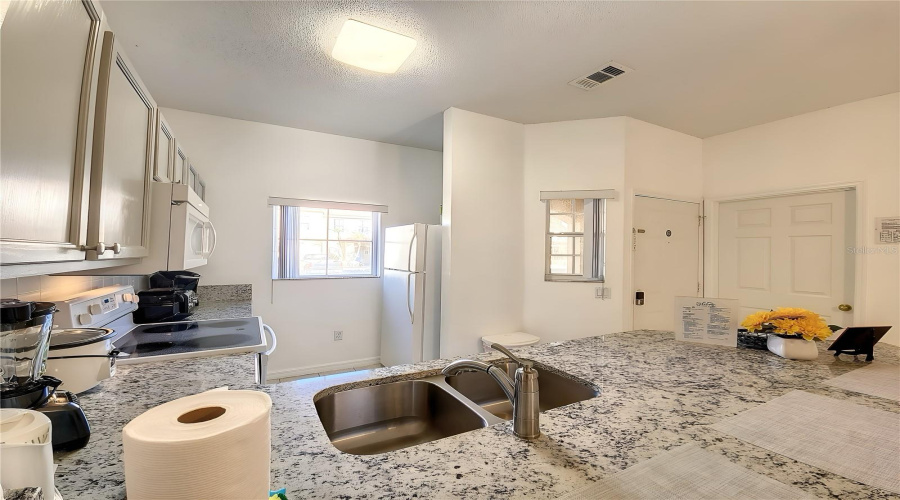 KISSIMMEE, Florida 34746, 3 Bedrooms Bedrooms, ,2 BathroomsBathrooms,Residential,For Sale,PARK RIDGE,0,MFRO6425222