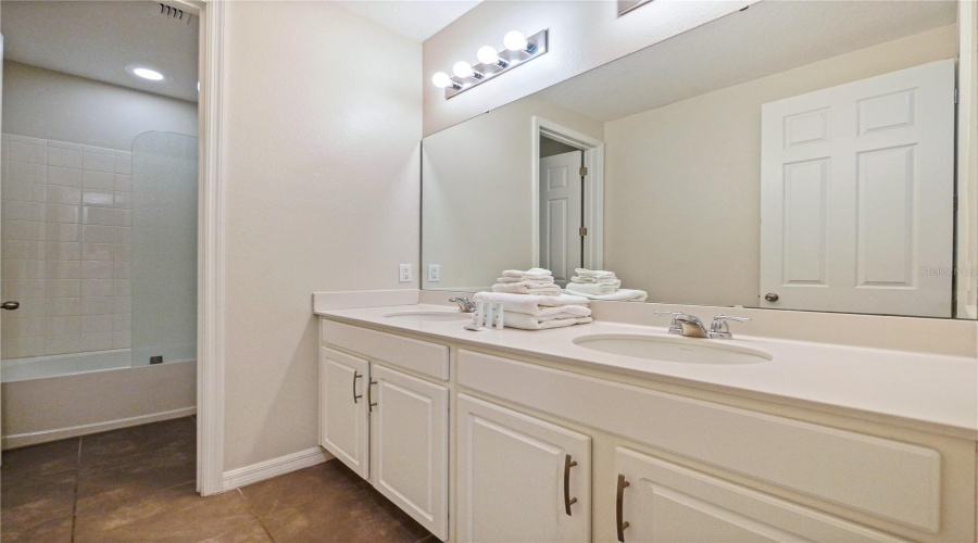 KISSIMMEE, Florida 34747, 8 Bedrooms Bedrooms, ,7 BathroomsBathrooms,Residential,For Sale,SAWYER PALM,0,MFRO6429006