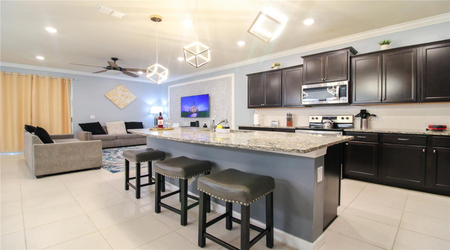 DAVENPORT, Florida 33897, 10 Bedrooms Bedrooms, ,8 BathroomsBathrooms,Residential,For Sale,LELANI,0,MFRO6428920