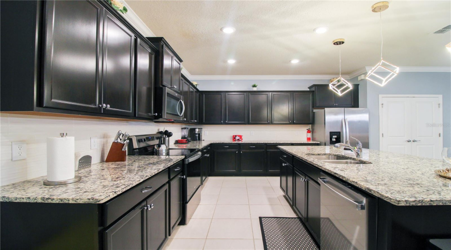 DAVENPORT, Florida 33897, 10 Bedrooms Bedrooms, ,8 BathroomsBathrooms,Residential,For Sale,LELANI,0,MFRO6428920