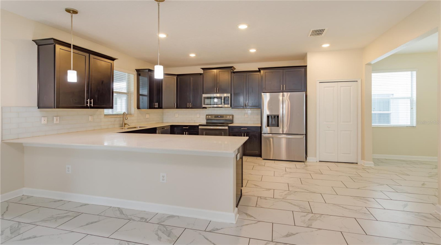 DAVENPORT, Florida 33896, 6 Bedrooms Bedrooms, ,6 BathroomsBathrooms,Residential,For Sale,MOON VALLEY,0,MFRO6429083