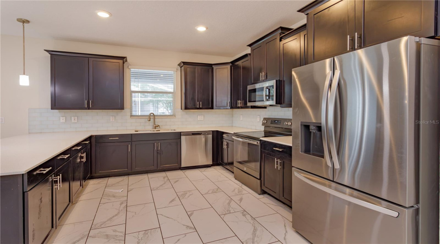 DAVENPORT, Florida 33896, 6 Bedrooms Bedrooms, ,6 BathroomsBathrooms,Residential,For Sale,MOON VALLEY,0,MFRO6429083