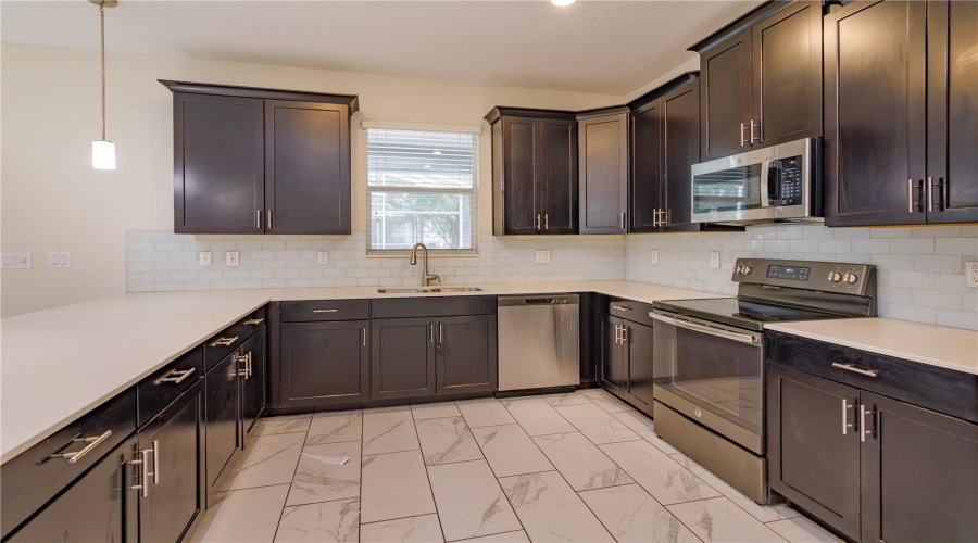 DAVENPORT, Florida 33896, 6 Bedrooms Bedrooms, ,6 BathroomsBathrooms,Residential,For Sale,MOON VALLEY,0,MFRO6429083