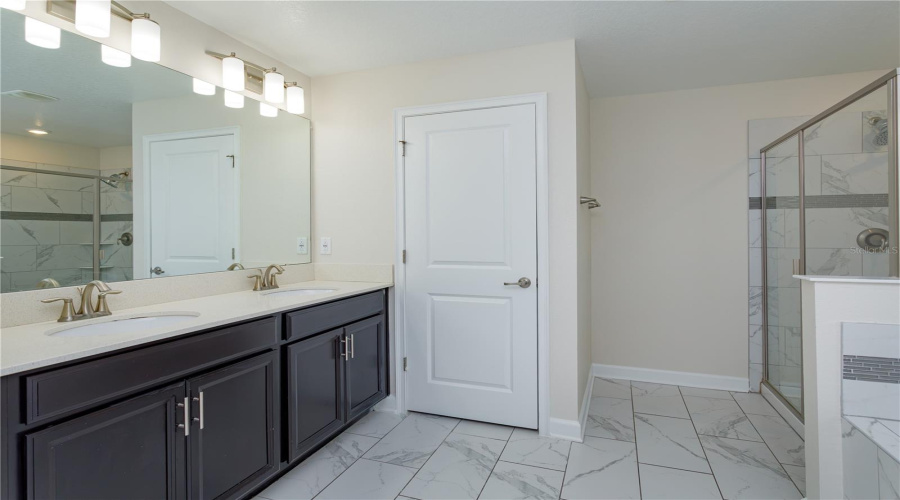 DAVENPORT, Florida 33896, 6 Bedrooms Bedrooms, ,6 BathroomsBathrooms,Residential,For Sale,MOON VALLEY,0,MFRO6429083