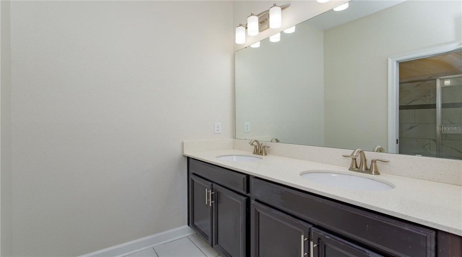 DAVENPORT, Florida 33896, 6 Bedrooms Bedrooms, ,6 BathroomsBathrooms,Residential,For Sale,MOON VALLEY,0,MFRO6429083