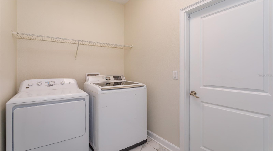 DAVENPORT, Florida 33896, 6 Bedrooms Bedrooms, ,6 BathroomsBathrooms,Residential,For Sale,MOON VALLEY,0,MFRO6429083