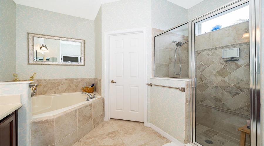 Primary En-suite 2