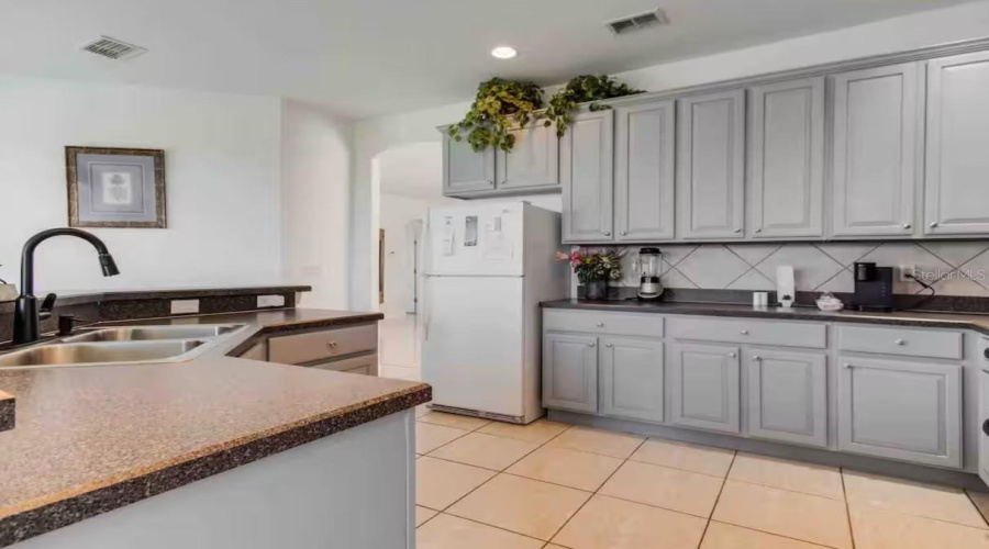 DAVENPORT, Florida 33897, 5 Bedrooms Bedrooms, ,3 BathroomsBathrooms,Residential,For Sale,CORVINA,0,MFRTB8533365
