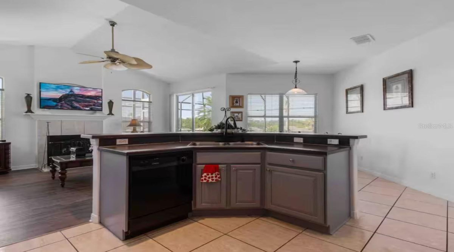 DAVENPORT, Florida 33897, 5 Bedrooms Bedrooms, ,3 BathroomsBathrooms,Residential,For Sale,CORVINA,0,MFRTB8533365
