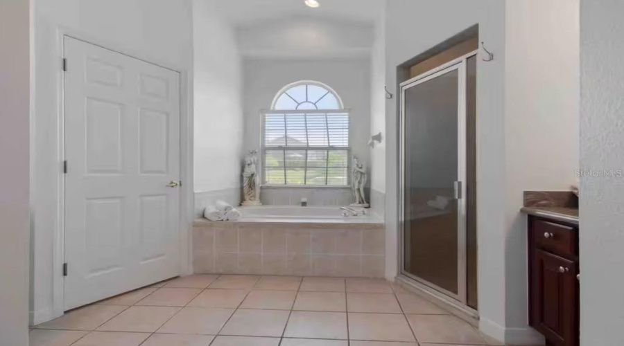 DAVENPORT, Florida 33897, 5 Bedrooms Bedrooms, ,3 BathroomsBathrooms,Residential,For Sale,CORVINA,0,MFRTB8533365