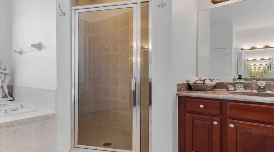 DAVENPORT, Florida 33897, 5 Bedrooms Bedrooms, ,3 BathroomsBathrooms,Residential,For Sale,CORVINA,0,MFRTB8533365