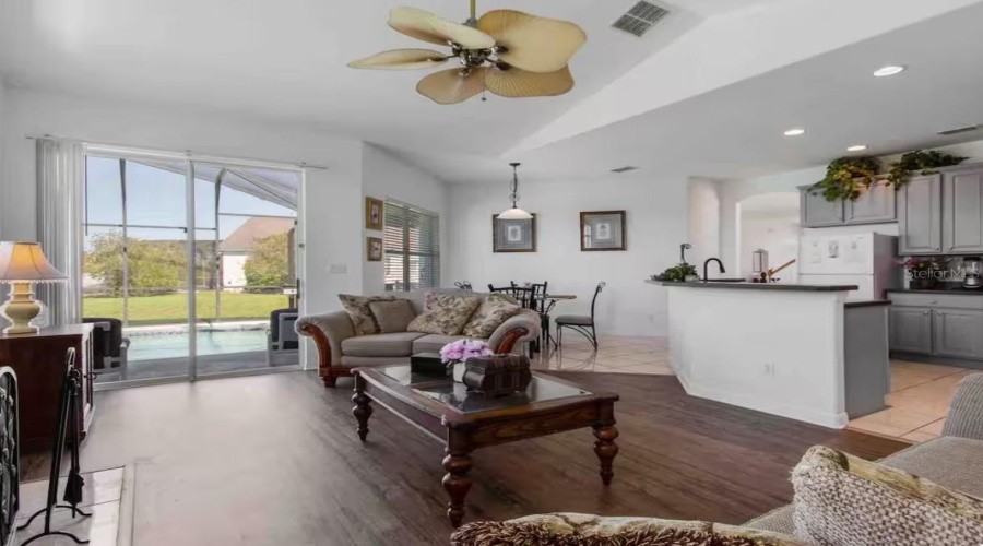 DAVENPORT, Florida 33897, 5 Bedrooms Bedrooms, ,3 BathroomsBathrooms,Residential,For Sale,CORVINA,0,MFRTB8533365