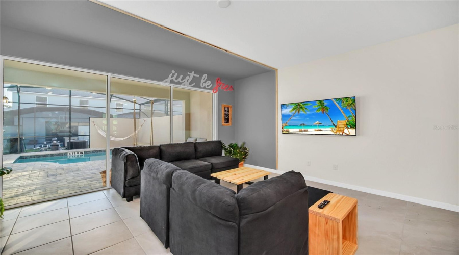 KISSIMMEE, Florida 34747, 6 Bedrooms Bedrooms, ,4 BathroomsBathrooms,Residential,For Sale,TROPICAL PALMS,0,MFRO6429663