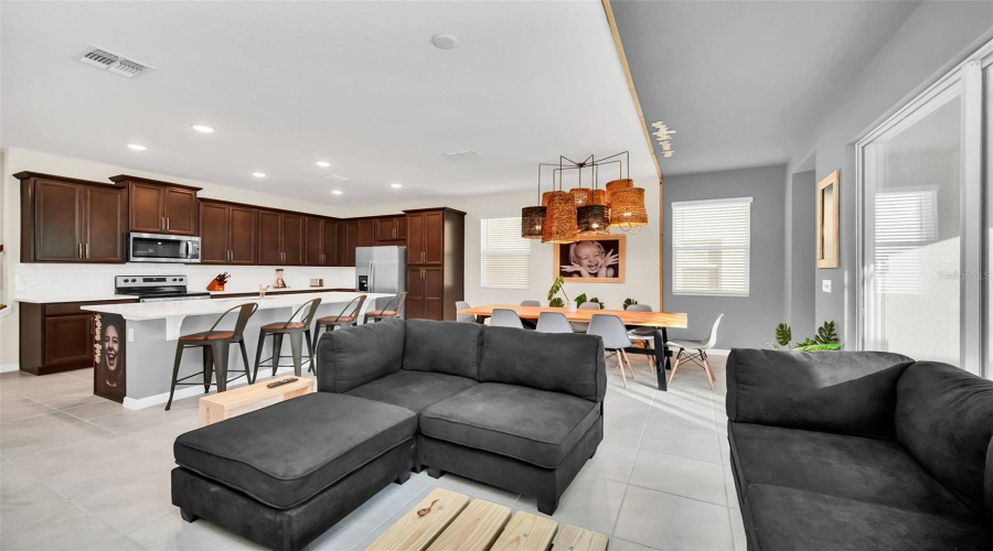 KISSIMMEE, Florida 34747, 6 Bedrooms Bedrooms, ,4 BathroomsBathrooms,Residential,For Sale,TROPICAL PALMS,0,MFRO6429663