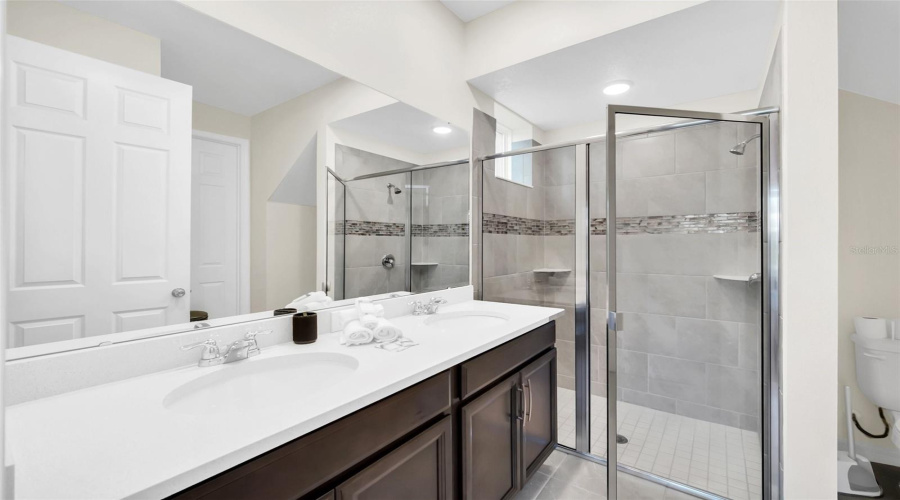 KISSIMMEE, Florida 34747, 6 Bedrooms Bedrooms, ,4 BathroomsBathrooms,Residential,For Sale,TROPICAL PALMS,0,MFRO6429663