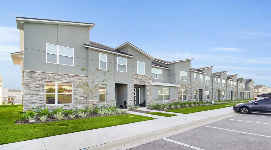 KISSIMMEE, Florida 34747, 6 Bedrooms Bedrooms, ,4 BathroomsBathrooms,Residential,For Sale,TROPICAL PALMS,0,MFRO6429663