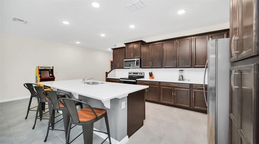 KISSIMMEE, Florida 34747, 6 Bedrooms Bedrooms, ,4 BathroomsBathrooms,Residential,For Sale,TROPICAL PALMS,0,MFRO6429663