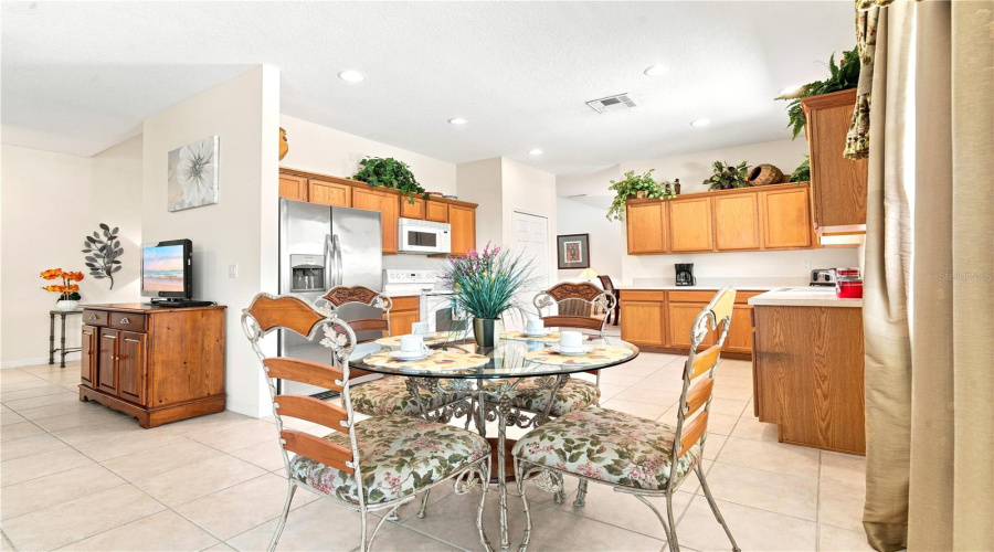 Eat in kitchen