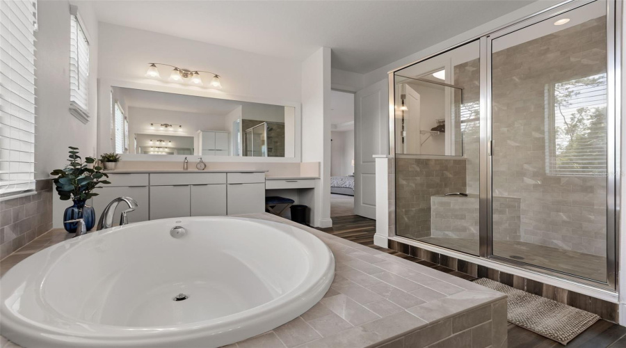 ORLANDO, Florida 32836, 5 Bedrooms Bedrooms, ,4 BathroomsBathrooms,Residential,For Sale,ROYAL CYPRESS,0,MFRO6380590