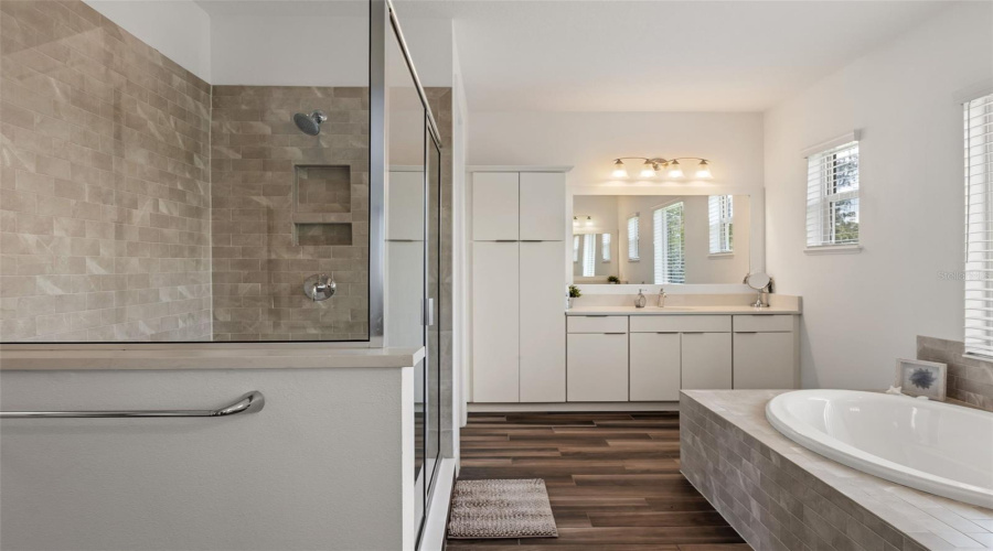 ORLANDO, Florida 32836, 5 Bedrooms Bedrooms, ,4 BathroomsBathrooms,Residential,For Sale,ROYAL CYPRESS,0,MFRO6380590