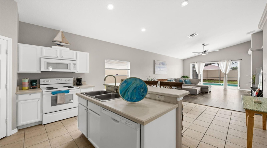 DAVENPORT, Florida 33837, 4 Bedrooms Bedrooms, ,3 BathroomsBathrooms,Residential,For Sale,ANDALUSIA,0,MFRO6418117