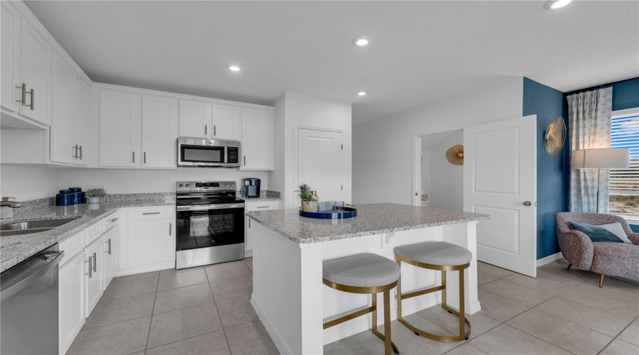 DAVENPORT, Florida 33897, 3 Bedrooms Bedrooms, ,2 BathroomsBathrooms,Residential,For Sale,CUBAN ROYAL PALM,0,MFRO6429794