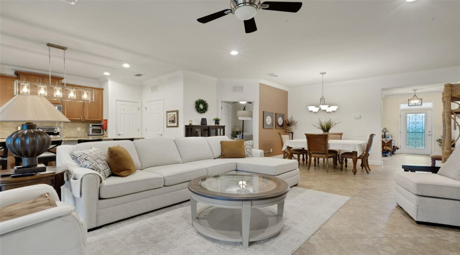 DAVENPORT, Florida 33837, 3 Bedrooms Bedrooms, ,2 BathroomsBathrooms,Residential,For Sale,CASTELLON,0,MFRS5154401
