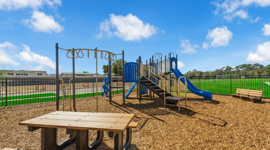DAVENPORT, Florida 33897, 3 Bedrooms Bedrooms, ,2 BathroomsBathrooms,Residential,For Sale,CUBAN ROYAL PALM,0,MFRO6429883