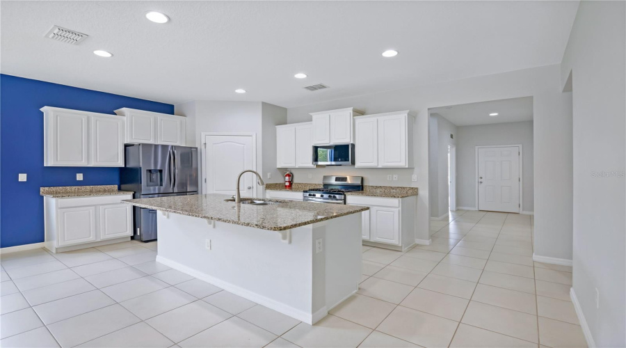 DAVENPORT, Florida 33837, 6 Bedrooms Bedrooms, ,5 BathroomsBathrooms,Residential,For Sale,WILDWOOD,0,MFRO6429926