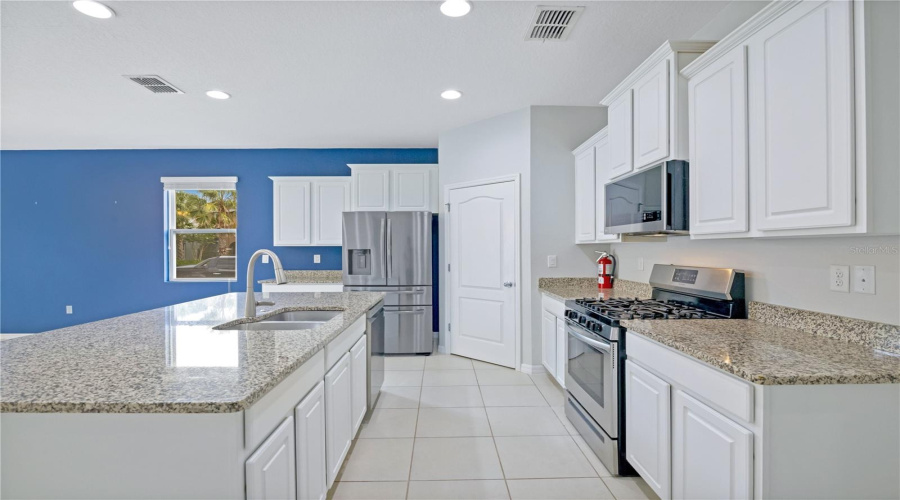 DAVENPORT, Florida 33837, 6 Bedrooms Bedrooms, ,5 BathroomsBathrooms,Residential,For Sale,WILDWOOD,0,MFRO6429926