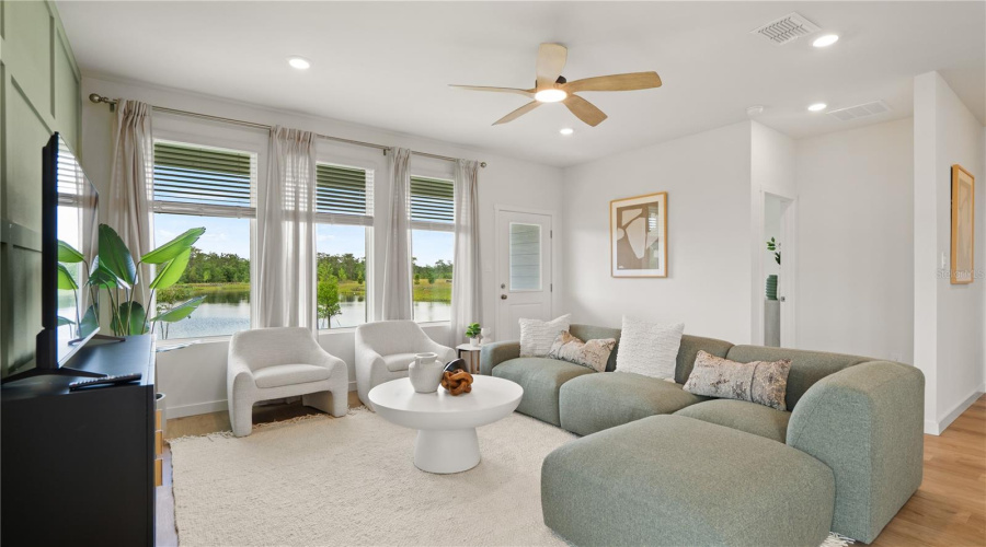 DAVENPORT, Florida 33837, 5 Bedrooms Bedrooms, ,3 BathroomsBathrooms,Residential,For Sale,EASTMINSTER,0,MFRO6429871