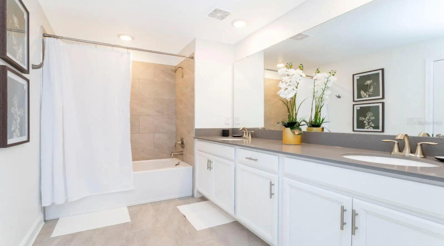 KISSIMMEE, Florida 34746, 5 Bedrooms Bedrooms, ,4 BathroomsBathrooms,Residential,For Sale,PROTAGONIST,0,MFRO6429876