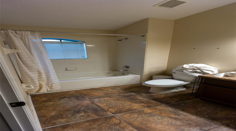 DAVENPORT, Florida 33837, 6 Bedrooms Bedrooms, ,4 BathroomsBathrooms,Residential,For Sale,BRIDGEFORD CROSSING,0,MFRO6421852