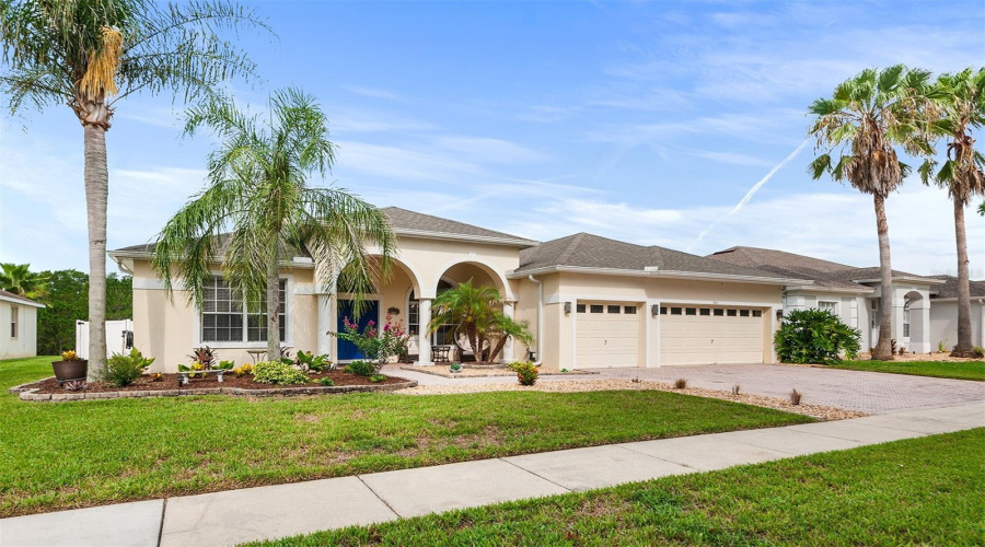 DAVENPORT, Florida 33897, 4 Bedrooms Bedrooms, ,3 BathroomsBathrooms,Residential,For Sale,BIRKDALE,0,MFRP4939465