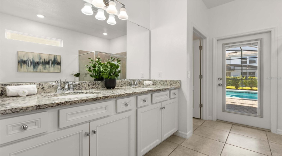 DAVENPORT, Florida 33837, 6 Bedrooms Bedrooms, ,4 BathroomsBathrooms,Residential,For Sale,OAKMOSS LOOP,0,MFRS5154617