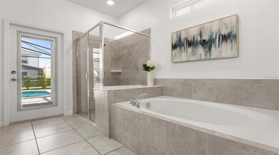 DAVENPORT, Florida 33837, 6 Bedrooms Bedrooms, ,4 BathroomsBathrooms,Residential,For Sale,OAKMOSS LOOP,0,MFRS5154617